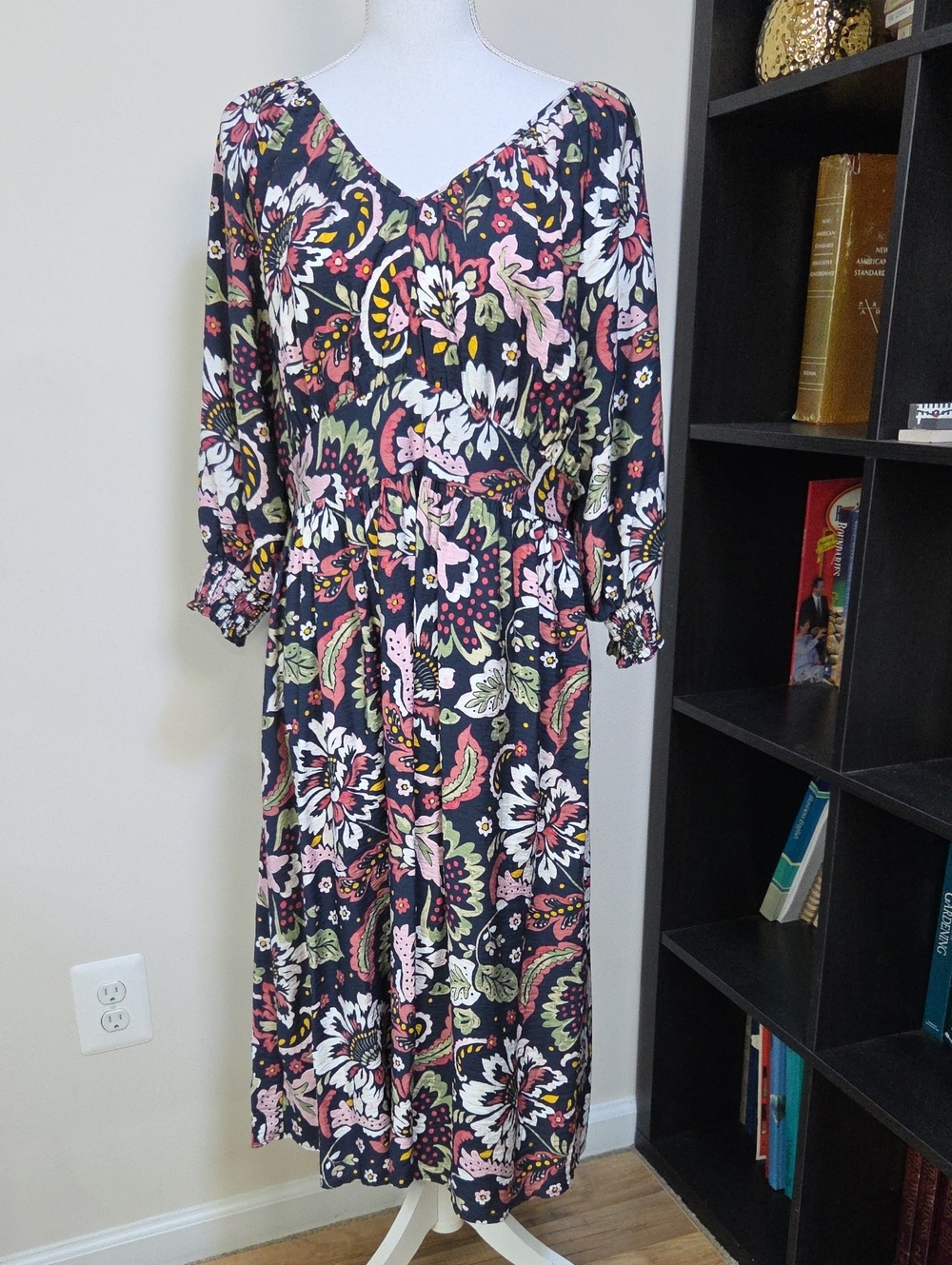Ann Taylor Factory Black Floral V-Neck Long Midi/Maxi Dress